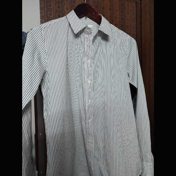 Uniqlo Stripe Shirt 🤍 - Picture 7 of 10